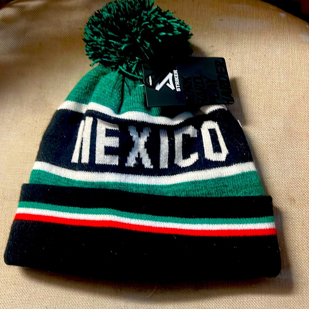 New Striker HKY Sports Mens PomPom Beanie Mexico NWT Unique